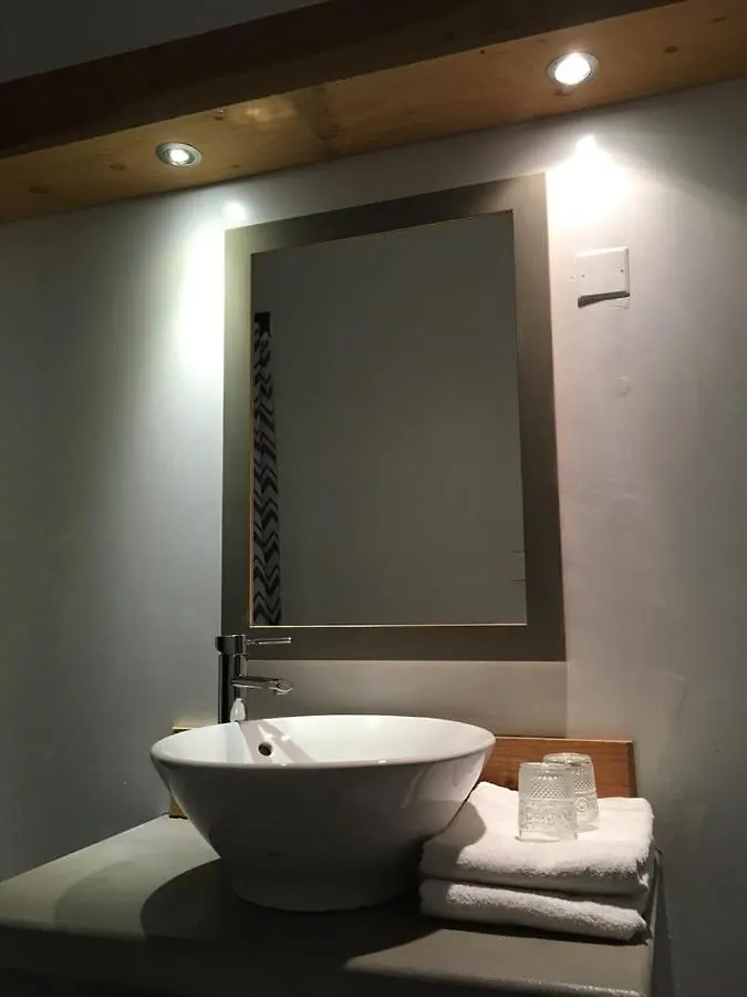 La Maison Bleue Canelle Laval-Roqueceziere