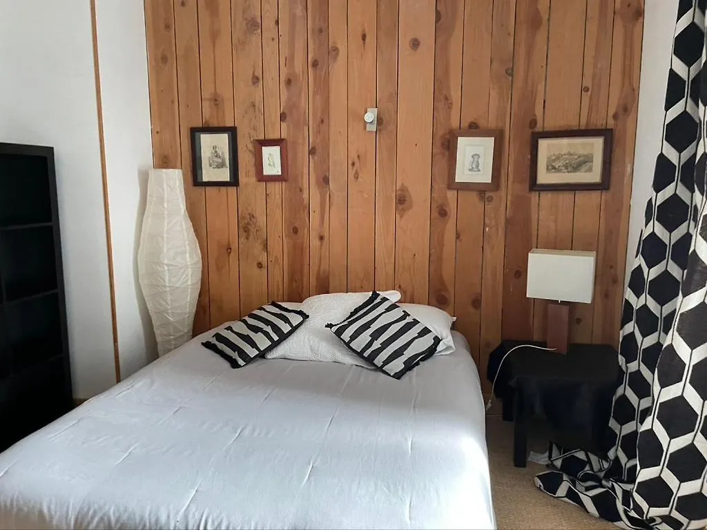 La Maison Bleue Canelle Laval-Roqueceziere 0*,